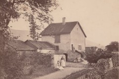 Petite maison et dames