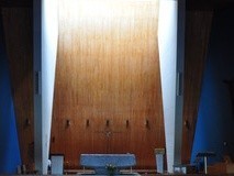 Le choeur de l'église éclairé par le jour zénithal